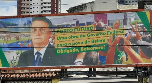 Outdoor de agradecimento a Jair Bolsonaro pelo projeto