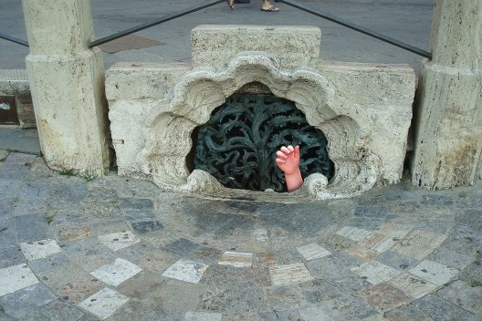 Cadê as crianças?! O lobo comeu...