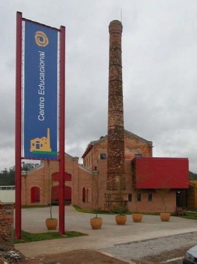 Fábrica de Sal, Ribeirão Pires, 2001, foto atual. Projeto de arquitetura e paisagismo de Rafael Perrone e Márcio do Amaral