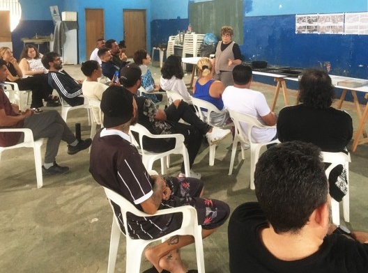 Apresentação de Regina Silveira da proposta de calçadas coloridas