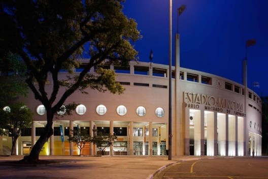 Estádio do Pacaembu, São Paulo,1940. Arquiteto Ricardo Severo/Escritório Ramos de Azevedo. Museu do Futebol, reforma do arquiteto Mauro Munhoz, 2008