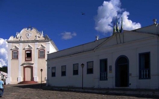 A Igreja de Nossa Senhora da Boa Morte sedia o Museu de Arte Sacra. Ao lado, Palácio Conde dos Arcos, também aberto à visitação, 2008