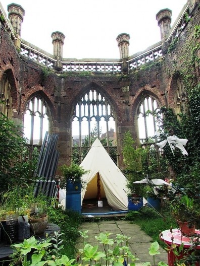 St. Luke´s Church, Liverpool, monumento hoje administrado pelo grupo Urban Strawberry Lunch