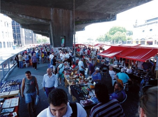 Feira de Antiguidades sob o Elevado da Perimetral, Praça XV, Rio de Janeiro, 2012