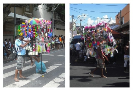 Fig. 5 – Tubos de PVC, armados, adaptados a outro tipo de produto, este dependurado em uma armação. A trave horizontal tanto é um mostrador como, se apoiando no ombro, facilita o transporte.
