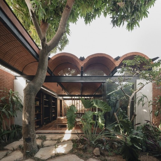 Casa Intermedia, Assunção, Paraguai, 2021. Arquitetos Horacio Cherniavsky, Viviana Pozzoli, Gabriela Ocampos, Franco Pinazzo e Rolph Vuyk (autores) / Equipo de Arquitectura