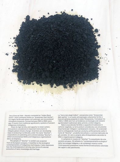 Amostra de “Terra preta de índio”, produzida artificialmente na Europa. Evidencia de “contemporaneidade ecológica” das tecnologias indígenas ou de “biopirataria”?
