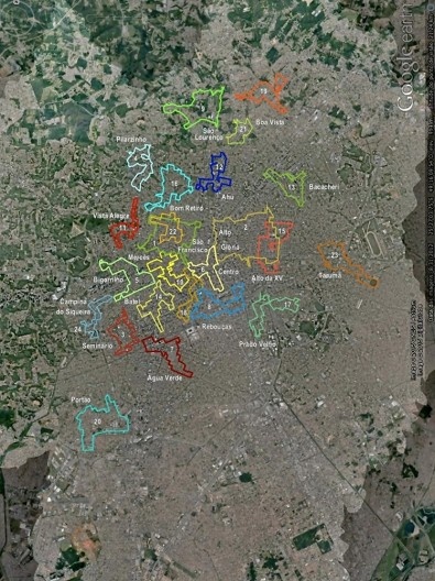 Panorama dos 24 itinerários das COC sobre o mapa da cidade