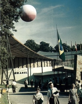 Pavilhão do Brasil na Exposição Internacional de Bruxelas, 1958. Arquiteto Sérgio Bernardes
