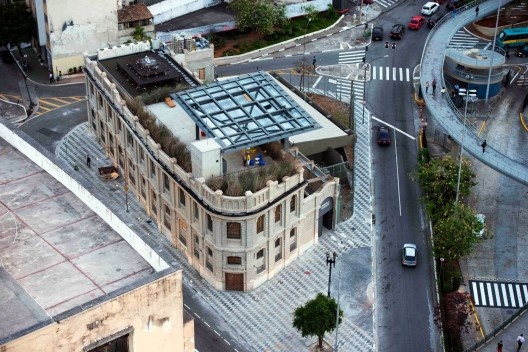 RedBull Station, São Paulo. Escritório Triptyque