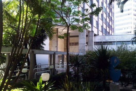 Entrada do Edifício João Calvino, Universidade Mackenzie, sede da Pós-graduação em Arquitetura