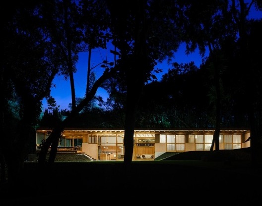Casa dos Terraços Circulares, Cotia SP, 2020. Arquiteto Denis Joelsons