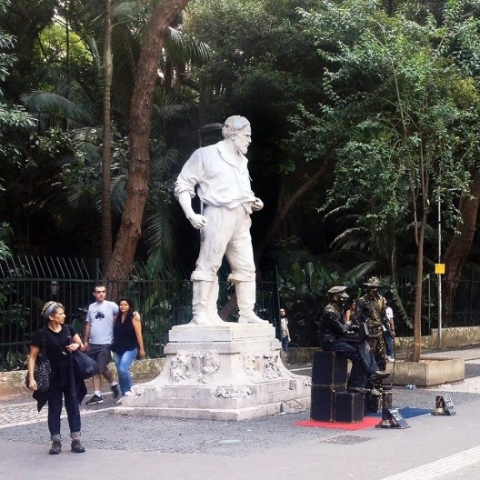 Estátuas vivas e morta, Parque Trianon, São Paulo