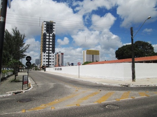 Ruas vazias no entorno do Espaço Cultural
