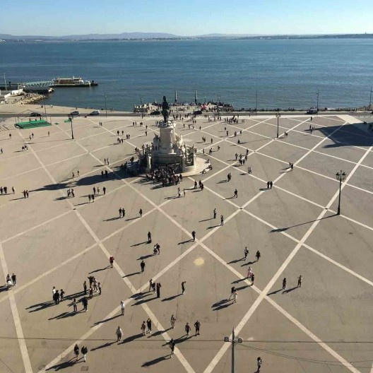 Turistas na Praça do Comércio, outubro de 2017