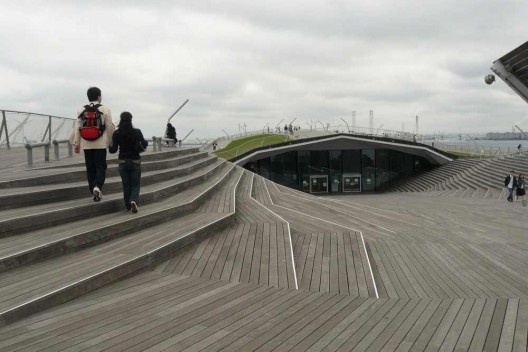 Terminal Internacional do Porto de Yokohama, FOA Arquitetos, 1995-2002