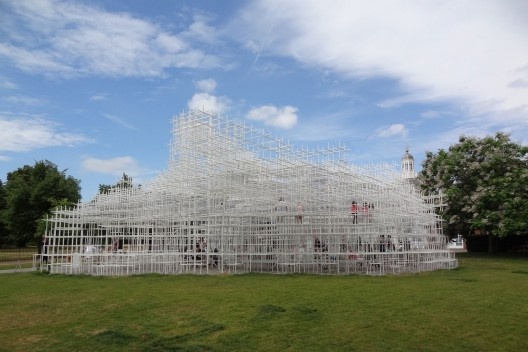 Pavilhão Serpentine. Sou Fujimoto, 2013
