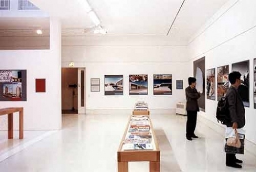 Participação da revista Óculum na Exposição Zeitgenössische Architektur in Brasilien / Brazil: Recent Architecture, promovida pelo Deutsches Architektur Museum, curadoria de Hugo Segawa, Frankfurt am Main, Alemanha, outubro 1994