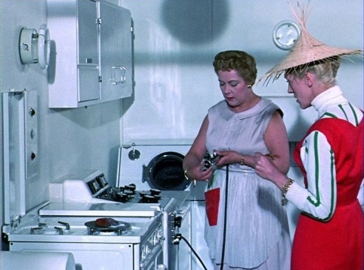 Vizinha visita a casa moderna da Sra. Arpel, filme Meu tio