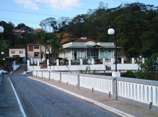 Santa Leopoldina ES, ponte Paulo Antônio Médice e casarão Reisen