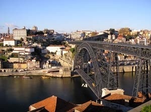 A cidade do Porto e um dos seus maiores simbolos oitocentistas, a ponte D. Luís