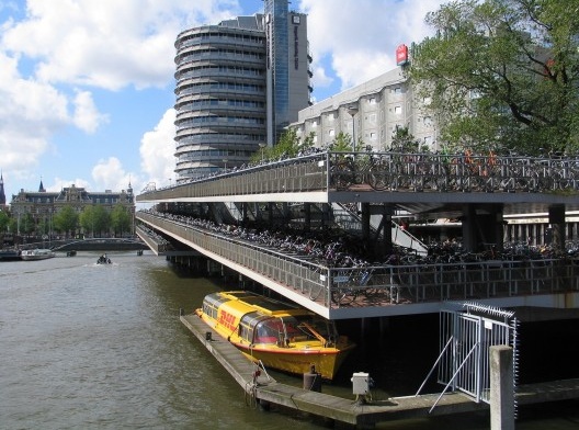 Estacionamento de bicicletas em Amsterdã