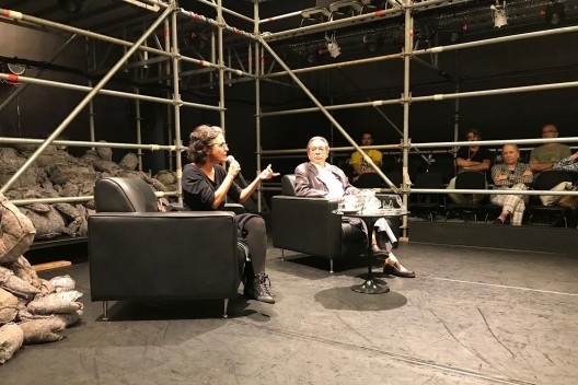 Bia Lessa e Paulo Mendes da Rocha no cenário de Grande sertão: veredas, Sesc Consolação, São Paulo, 18 out. 2017