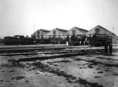 Pátio das oficinas da Lapa, São Paulo; ao fundo, Pico do Jaraguá, 1936