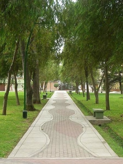 Jardins tranquilos e passeios de desenhos ondulados levam devagar