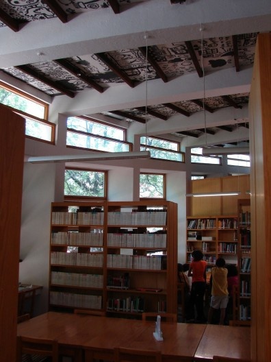Biblioteca Infantil de Oaxaca, interior con calidez, una poética y un rigor arquitectónico extraordinarios, arquitecto Juan José Santibáñez García