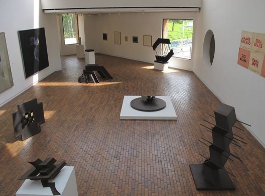 Museu de Arte Moderna de Bogotá – MAMBO, espaço expositivo. Arquiteto Rogelio Salmona