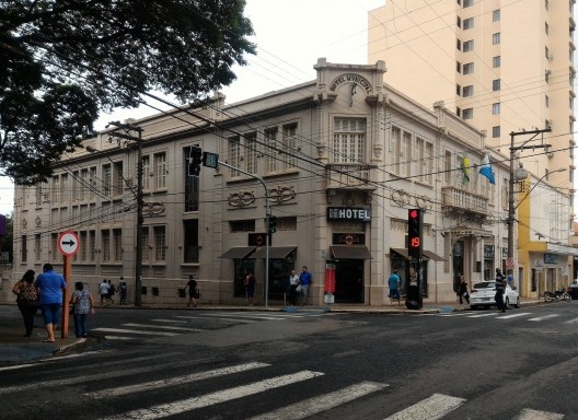 01. Hotel Municipal, Araraquara, 1919, engenheiro-arquiteto Alexandre Ribeiro Marcondes Machado, conhecido na área de literatura como Juó Bananére, autor do livro cômico “La divina increnca”