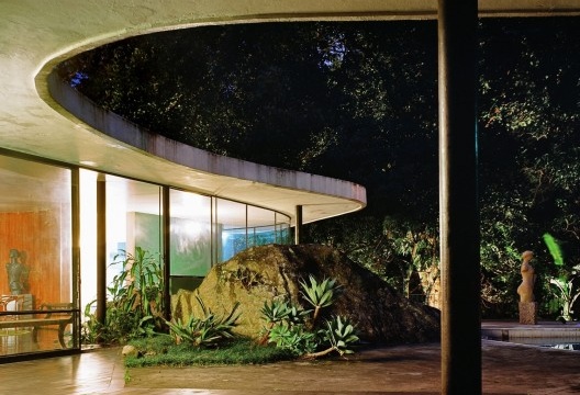 Niemeyer e o sentido do lugar: uma visão bioclimática