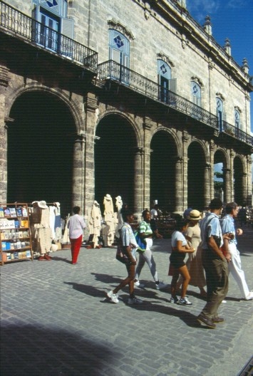Praça de Armas. Centro Histórico. Quiosques para a venda de livros