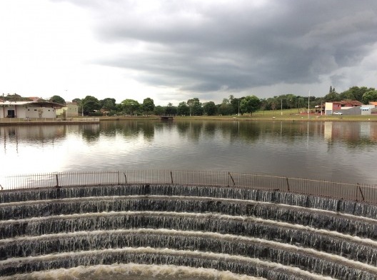 Lago Municipal José Seghmatz, abril de 2017