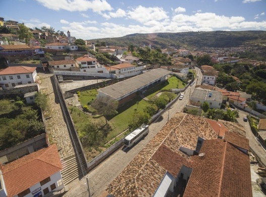 Vista aérea de Diamantina com destaque para a Escola Júlia Kubitschek, 2019