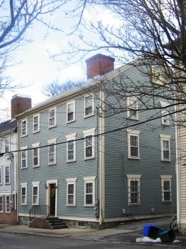 foto 01 – A clapboard house colonial, 78 Transit Street, onde se hospedou a autora