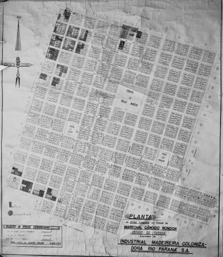 Planta Urbana da Cidade de General Rondon. Ao centro, detalhe das 3 Praças, espaços livres projetados para abrigar atividades sociais, culturais, políticas e religiosas