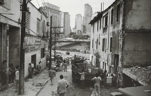 Rua Jandaia: desocupação e demolição de imóveis junto aos arcos, 1987