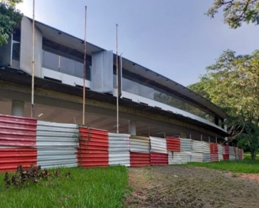 Balneário de Águas da Prata, descaracterização da fachada com retirada dos brises