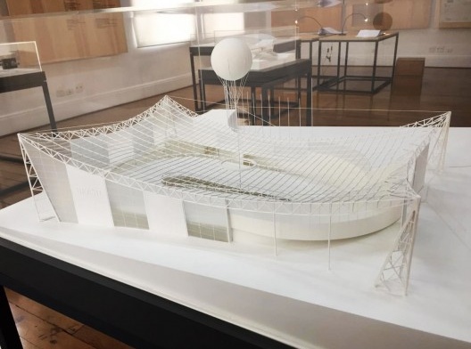 Exposição “Três pavilhões de Sérgio Bernardes”, maquete do Pavilhão do Brasil, Exposição Internacional de Bruxelas, 1958. Arquiteto Sérgio Bernardes