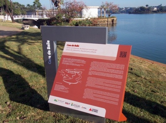 Sinalização turística para pedestres, conjunto urbanístico e arquitetônico da Pampulha