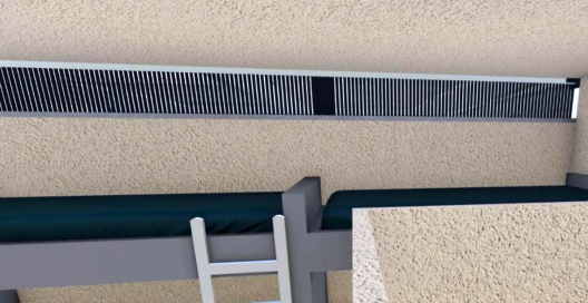 Aberturas destinadas para ventilação nos contêineres adaptados, cela para quatro detentos (detalhe do gradil acima dos beliches)