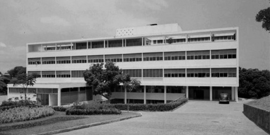 Clínica Tisiológica da Universidade da Bahia, 1949-1951. Arquitetos Alexandre Costa Neto, Newton Secchin, Marcos V. Studart e Leslie Richard Inke