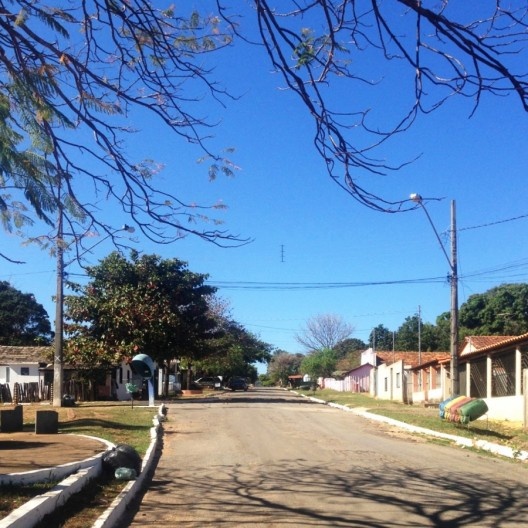 Rua na praça da Matriz em Andrequicé, 2016