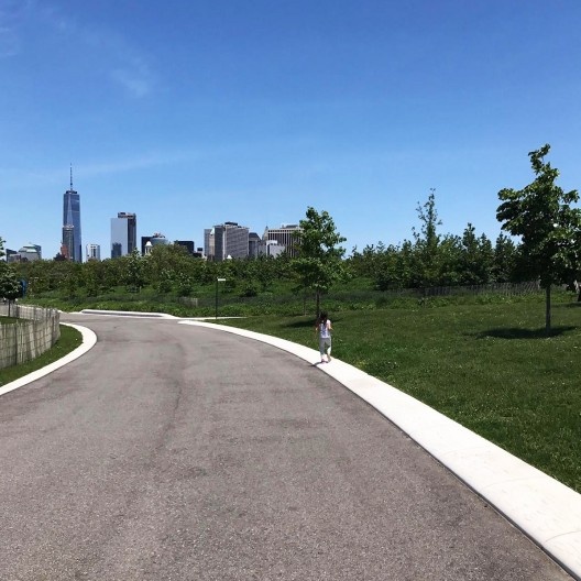 Pista de caminhada e ciclismo