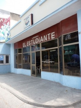 Fachada librería El Estudiante, Santiago de Cuba (rehabilitada en 2008)