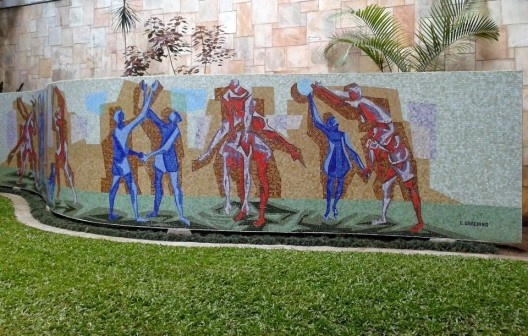 Mural de Clóvis Graciano em edifício na rua Aracajú, Higienópolis, São Paulo