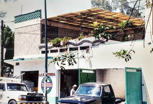 Moradia sobre loja de materiais de construção, Cidade do México, 2004