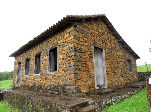 Edificação: cozinha, cantina e sala